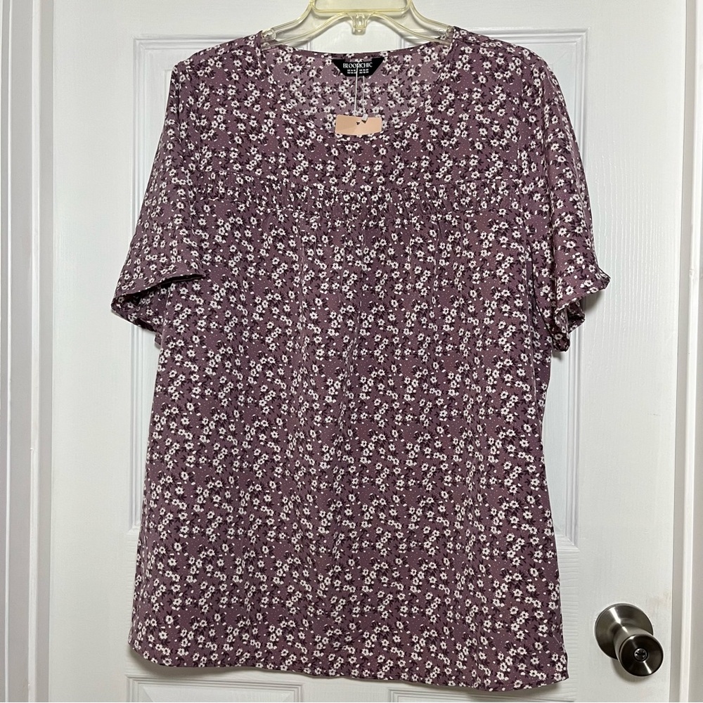 BloomChic NWT Dusty Purple and White Short Sleeve top